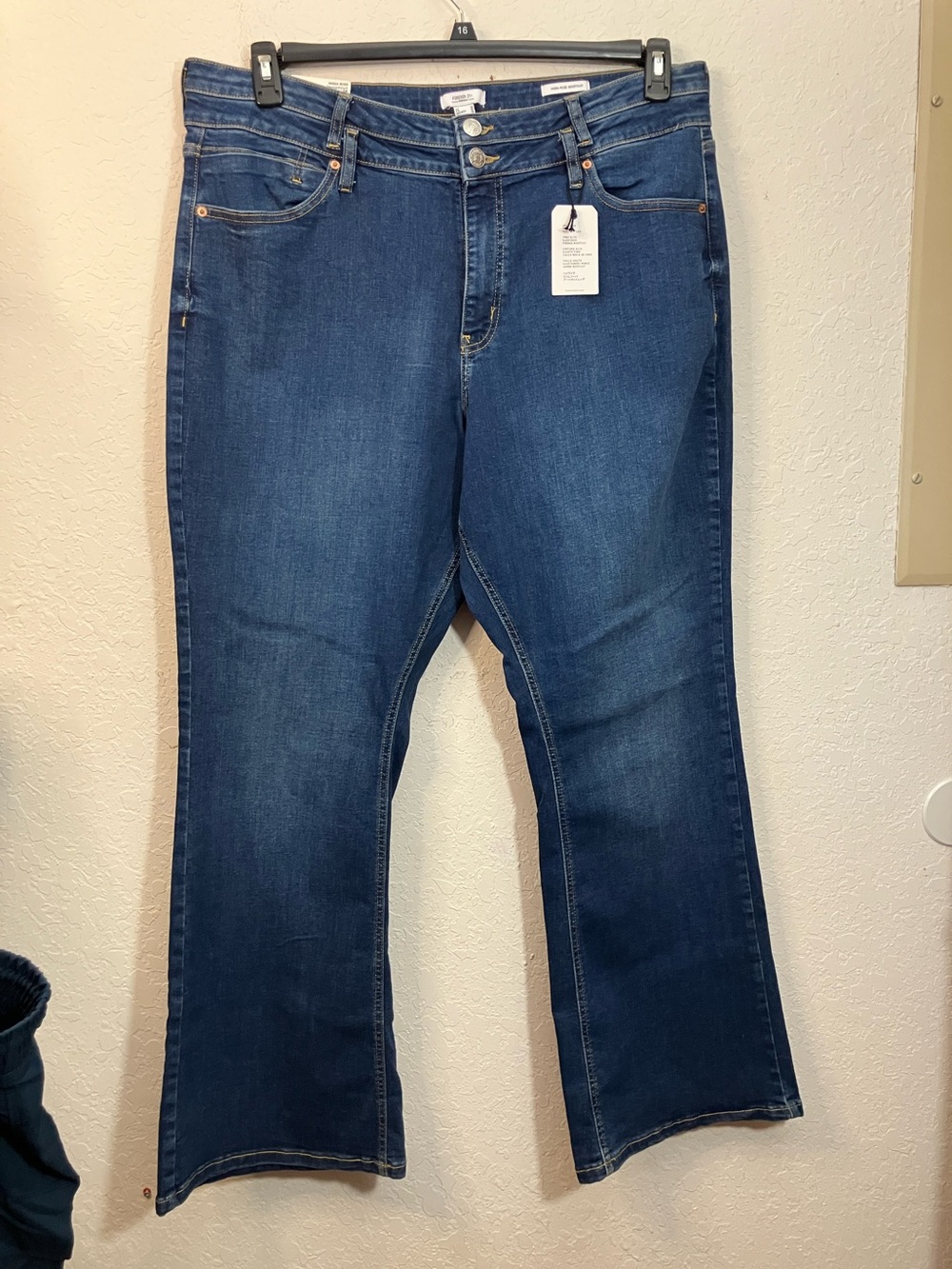 Forever 21 NWT Bootcut Jeans in Dark Blue - Picture 10 of 12